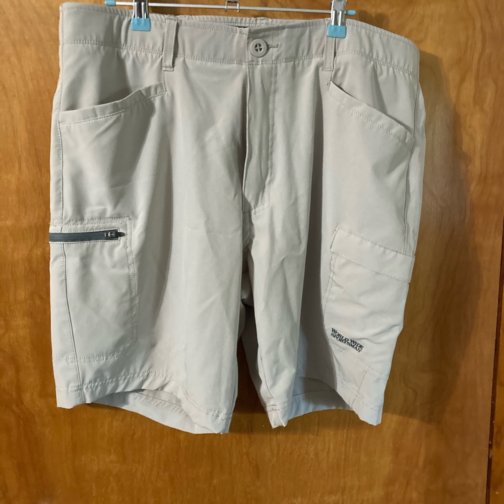NWOT mens fishing/golf shorts driwick fabric 38